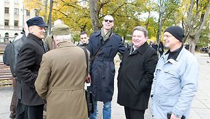 Į kvietimą prisijungti prie pasaulinių demonstracijų lietuviai reagavo pasyviai.