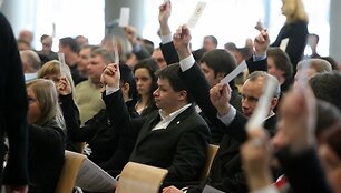 Tautos prisikėlimo partijos nariai balsavo