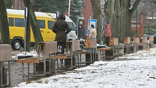 Laikinoji stotis keliems mėnesiams įsikūrė senosios pašonėje, pastaroji bus nugriauta per artimiausias dvi savaites.