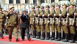 Lietuvoje lankosi NATO karinio komiteto pirmininkas admirolas Giampaolo Di Paola.