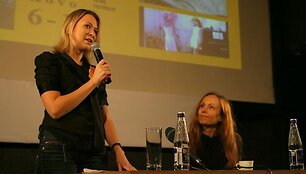 Kino mėgėjus jau ketvirtus metus i&scaron; eilės džiugins Tarptautinis moterų filmų festivalis &bdquo;&Scaron;er&scaron;ėliafam&ldquo;.Moterų režisierių ir apie moteris sukurti filmai &bdquo;Skalvijos&ldquo; kino centre Vilniuje bus rodomi kovo 6&ndash;15 d.