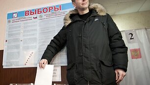 Sergejus Prochorovas balsuoja rinkimuose