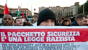 Diskusijos dėl imigrantų Italijoje i&scaron;virto į protesto akcijas.