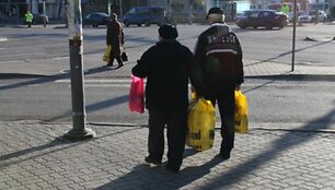 Estijoje pirkėjai irgi pradėti vilioti didelėmis nuolaidomis.
