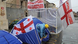 Opozicijos atstovai protestuota Tbilisyje. 