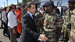 N.Sarkozy susitikęs su kari&scaron;kiais, dalyvavusiais gelbėjimo darbuose Haityje