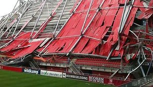 Įgriuvęs stadiono stogas