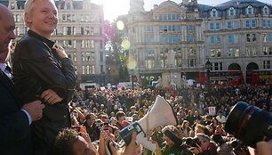 Julianas Assange'as protesto akcijoje