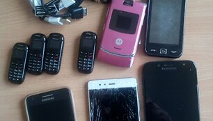 Per kratą aptikti draudžiami daiktai