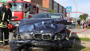 BMW smūgis teko į japoni&scaron;ko universalo vairuotojos &scaron;oną, tačiau labiausiai per avariją nukentėjo mažamečiai &bdquo;Mazda 626&ldquo; keleiviai.