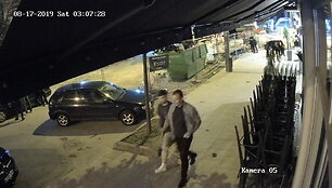 po-moteriskos-rankines-vagystes-kauno-policija-iesko-siu-vyru