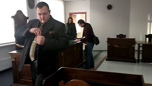 Garsių žurnalistų komandą nuteisti prašančio buvusio Vilniaus policininko taikiklyje – ir teisėja