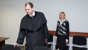 Rūta Vainienė su advokatu teisme