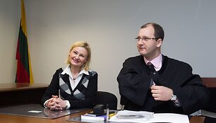 Rūta Vainienė su advokatu teisme