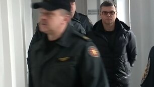 Darius Fridmanas (buvęs D.Mačys) į teismą buvo atvežtas ir saugotas keturių konvojaus pareigūnų.