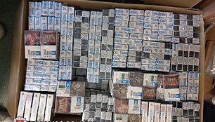 Marijampolės policija per kratas paėmė apie 25 tūkst. pakelių kontrabandinių cigarečių