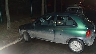 Po gaudynių apgadintas automobilis