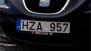 Užfiksuotas &bdquo;Seat&ldquo; ir jo numeris su užra&scaron;u &bdquo;Россия&ldquo; 