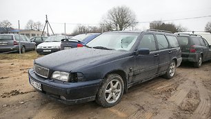 Automobilis „Volvo V70“ po avarijos Širvintose