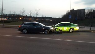 Avarija S.Dariaus ir S.Girėno ir Žirnių gatvių sankryžoje Vilniuje