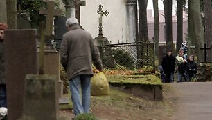 Seimo pirmininkė Irena Degutienė lankosi kapinėse