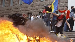 Moldovoje demonstracija virto riau&scaron;ėmis.