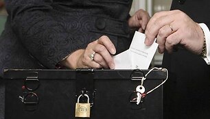 Airiai antrajame referendume pritarė Europos Sąjungos reformų sutarčiai. 