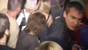 Žmonės, kilus gaisrui, veržėsi i&scaron; naktinio klubo