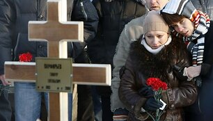Permėje žmonės renkasi prie klubo, kuriame per gaisrą žuvo žmonės, &scaron;iame mieste vyksta ir žuvusiųjų laidotuvės.