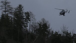 Gelbėtojai dirba tragedijos vietoje