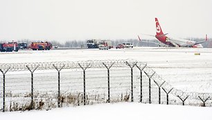 Pigių skrydžių bendrovės „Air Berlin“ lėktuvas Dortmundo oro uoste nuvažiavo nuo pakilimo tako.