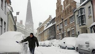 Vokietija atsidūrė sniego gniaužtuose 