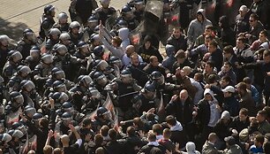 Susirėmimas tarp policijos ir gėjų eitynių prie&scaron;ininkų