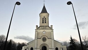 Bažnyčios lange vaizduojamas Adolfas Hitleris