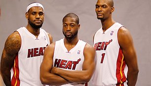 LeBronas Jamesas, Dwyane'as Wade'as ir Chrisas Boshas.