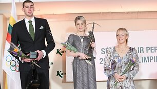 Jonas Valančiūnas, Laura Asadauskaitė ir Simona Krupeckaitė.