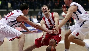 Martynas Gecevičius (centre) neišgelbėjo „Olympiacos“ nuo pralaimėjimo CSKA