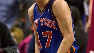 Jeremy Linas toliau drebina NBA lygą.