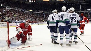 &bdquo;Red Wings&ldquo; klubą nuskriaudė &bdquo;Canucks&ldquo; ledo ritulininkus.