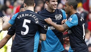 Robinas van Persie'is (centre) i&scaron;plė&scaron;ė pergalę &bdquo;Arsenal&ldquo;.