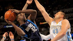 Lyginant su reguliariuoju NBA lygos sezonu atkrintamosiose varžybose L.Kleizos aik&scaron;telėje praleidžiamas laikas smuko nuo vidutini&scaron;kai 22 minučių iki vos 12-os kiekviename mače.