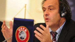 Prezidentas M.Platini ir kiti UEFA vykdomojo komiteto nariai atitikti bent minimalius Europos čempionato reikalavimus Donecko, Lvovo ir Charkovo miestams suteikė laiko iki 2009 m. lapkričio 30 d.