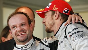 R.Barrichello tikina, jog myli J.Buttoną (de&scaron;inėje) kaip žmogų, tačiau nekenčia jo kaip lenktynininko.