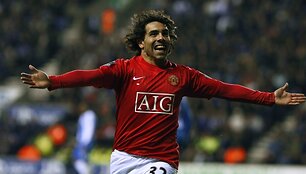 Per du sezonus &bdquo;Manchester United&ldquo; klube C.Tevezas sužaidė 98 rungtynes ir įmu&scaron;ė 34 įvarčius.