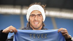 Skelbiama, jog C.Tevezo para&scaron;as &bdquo;Manchester City&ldquo; klubui kainavo 25,5 mln. svarų sterlingų (apie 102,3 mln. Lt).
