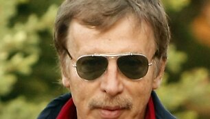 S.Kroenke priklauso ir Denverio &bdquo;Nuggets&ldquo; krep&scaron;inio komanda