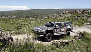R.Gordonas su &bdquo;Hummer&ldquo; ketvirtosios Dakaro ralio dienos etapą laimėjo vos 1 sekunde