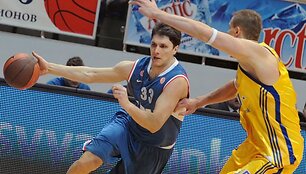 R.Javtokas (de&scaron;inėje) buvo naudingiausias nugalėtojų gretose