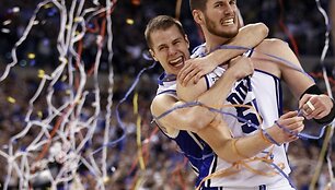 Ketvirtą kartą universiteto istorijoje NCAA pirmenybes laimėję Diuko studentai triumfuoja