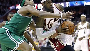 L.Jamesas drąskė &bdquo;Celtics&ldquo; gynybą